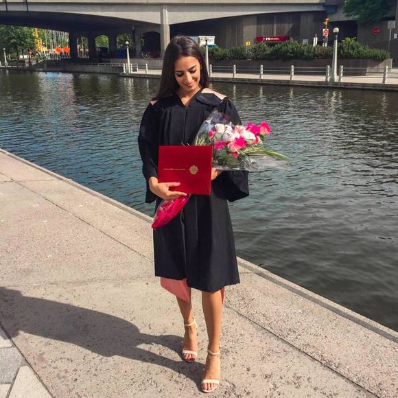 Meet your Posher, Rania - Picture 1 of 1